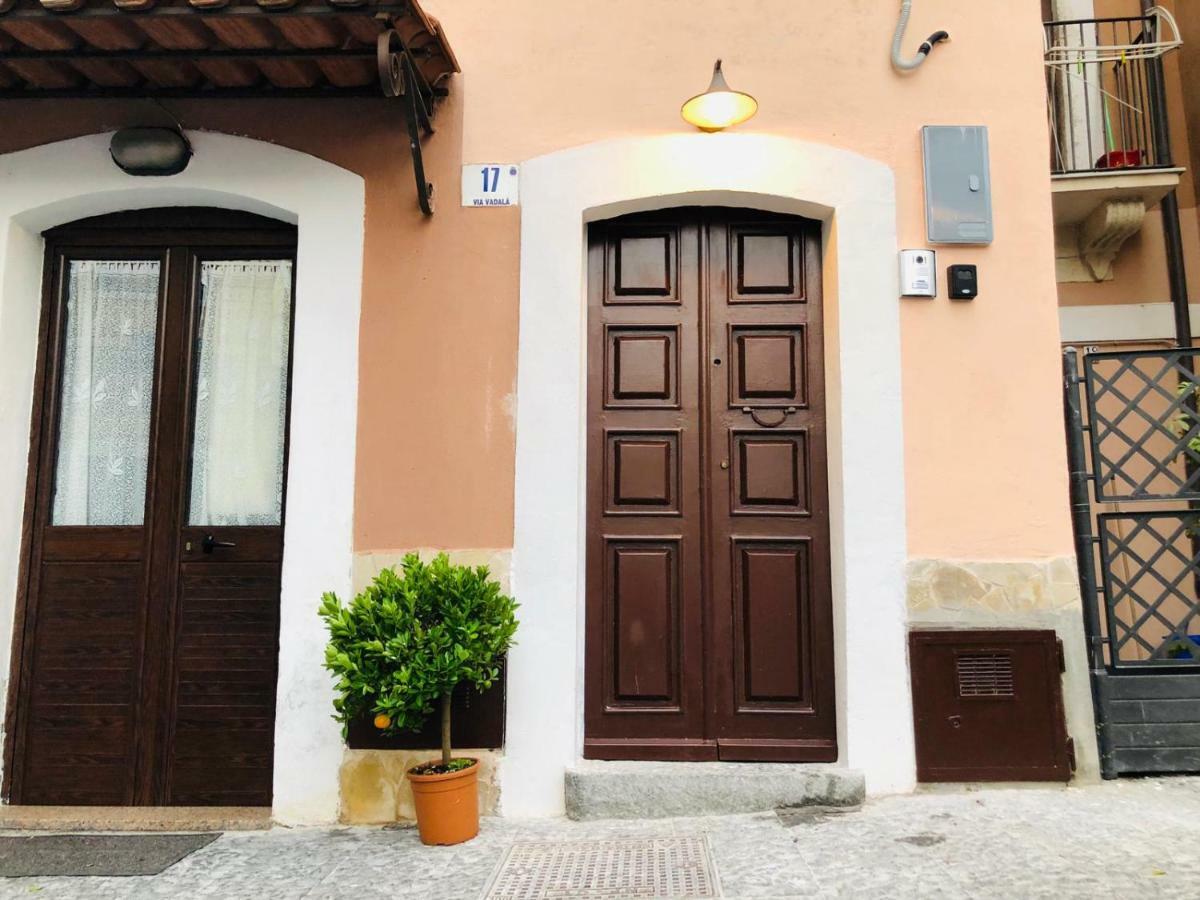 U Peri Alivu House Villa Катания Екстериор снимка